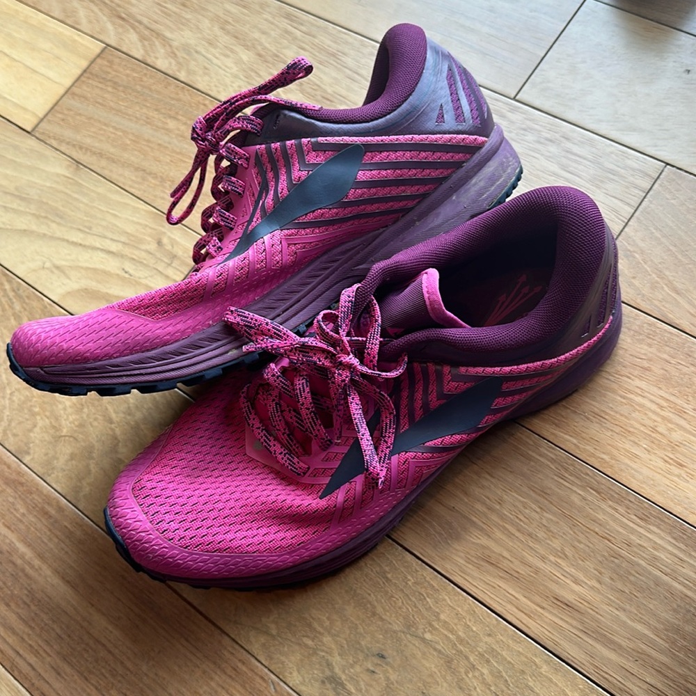 Brooks Mazama 2 women’s size 9M - good condition!!